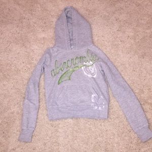 grey abercrombie hoodie!!